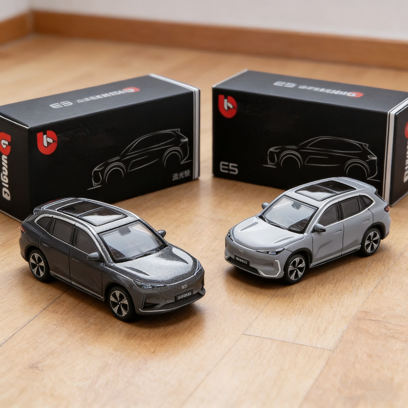 รถโมเดล Bburago 1:64 Geely E5  - Renewable Energy Engineering บทวิจารณ์และราคา